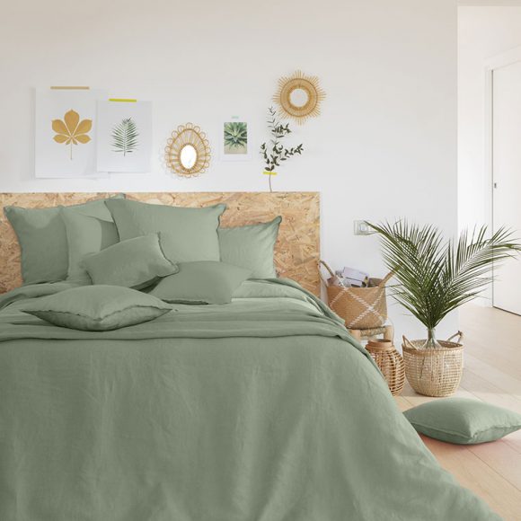 Une parure de lit de couleur verte